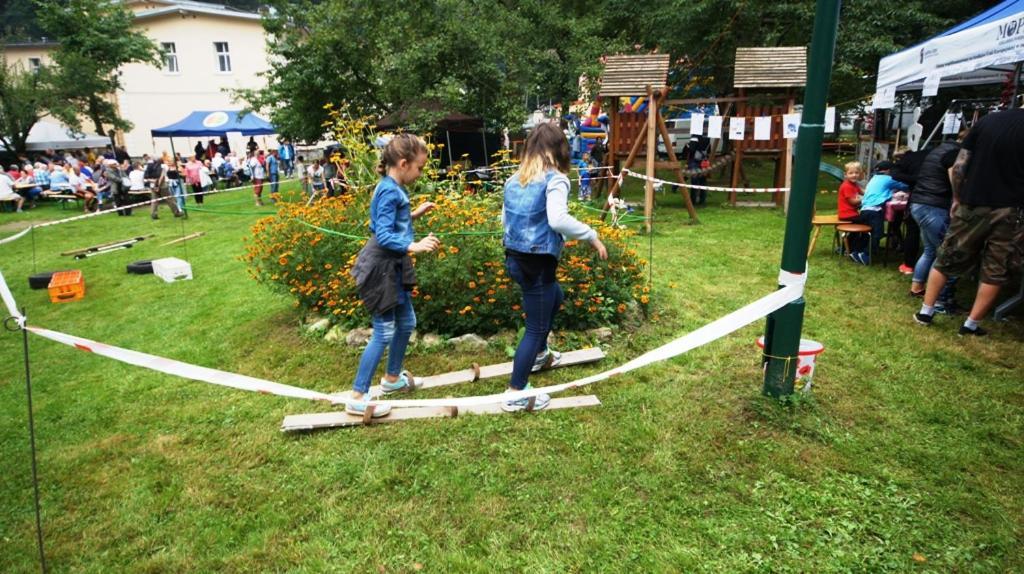 Gosciniec Jas -Sniadania I Obiadokolacje Szwedzki Stol W Cenie Bezplatny Parking Szklarska Poreba Ngoại thất bức ảnh